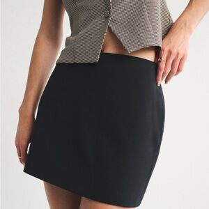 Abercrombie Mid Rise Tailored Mini Skort